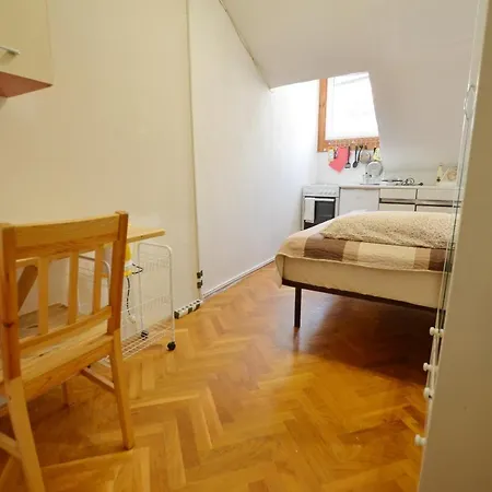 Carera 아파트 로비니